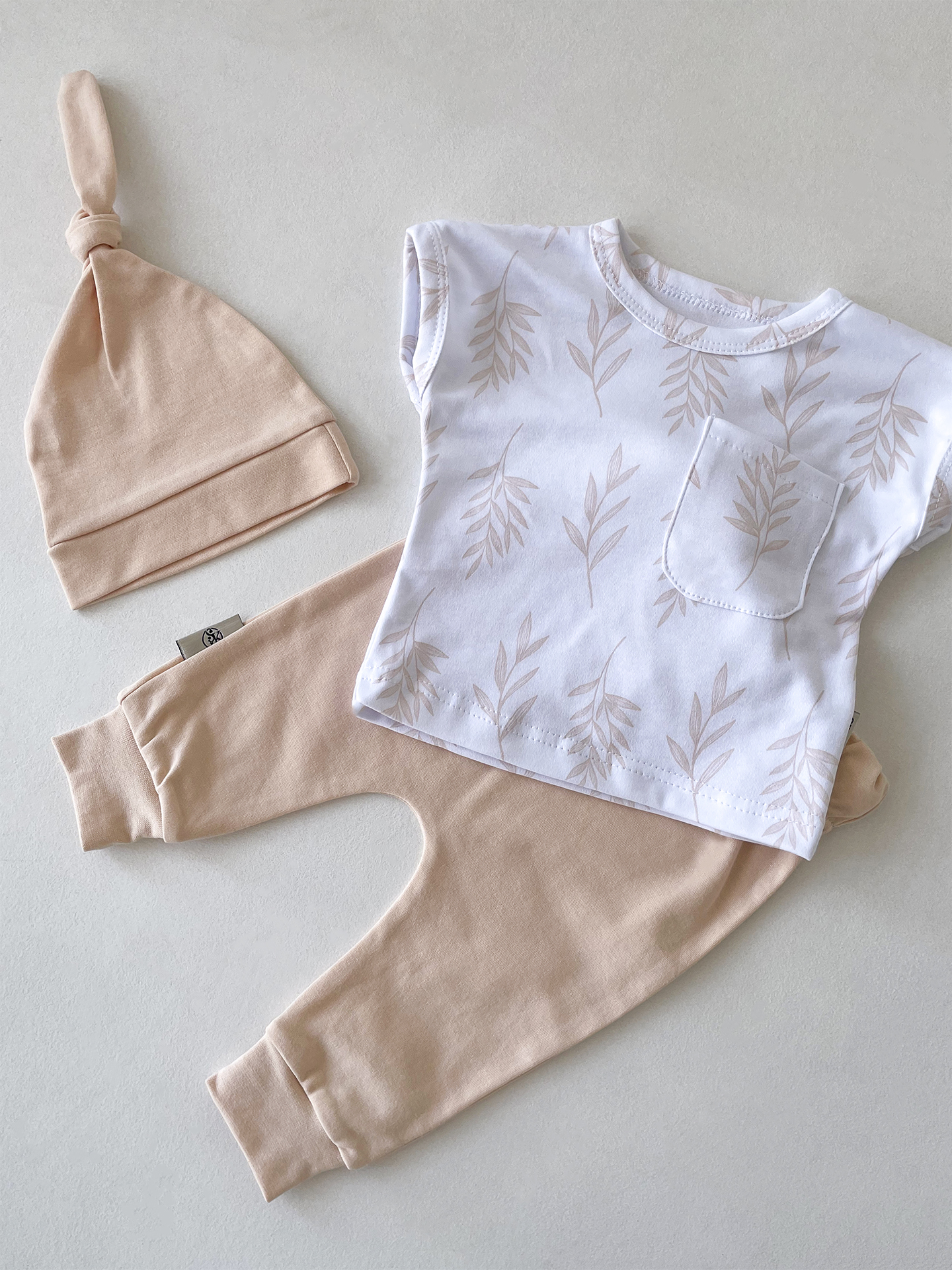 Комплект 3 предмета (футболка, штанишки, шапочка)